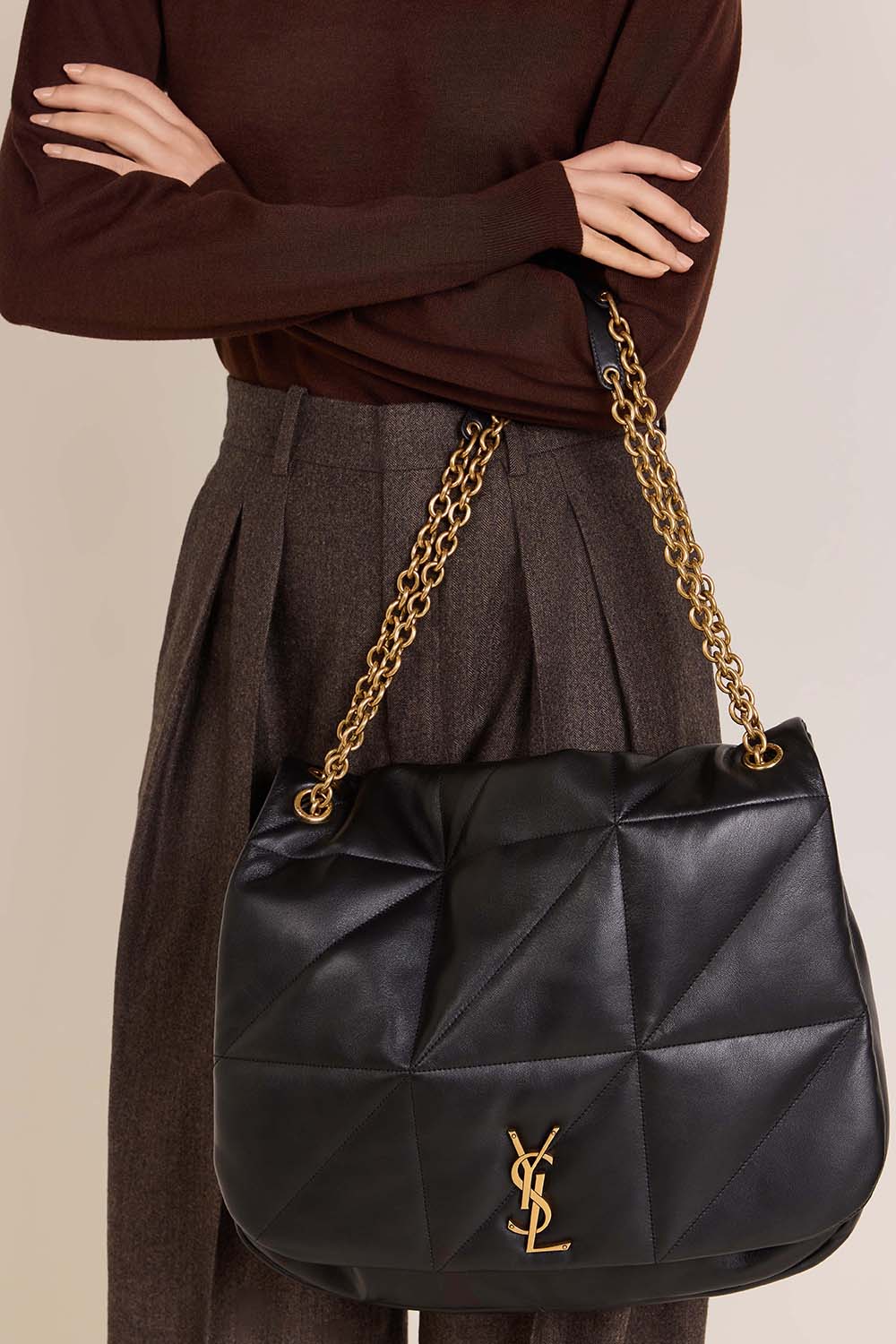 תמונת כל הלוק של תיק כתף לארג'